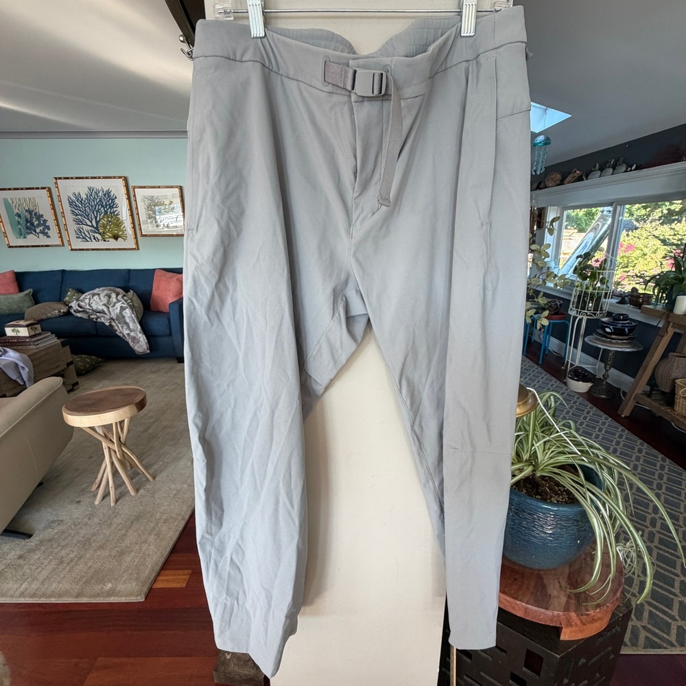 Lululemon Lab Hiking Pants Mens 36 Grey Excellent Belted Tapered Gorpcore Tech - Picture 1 of 5